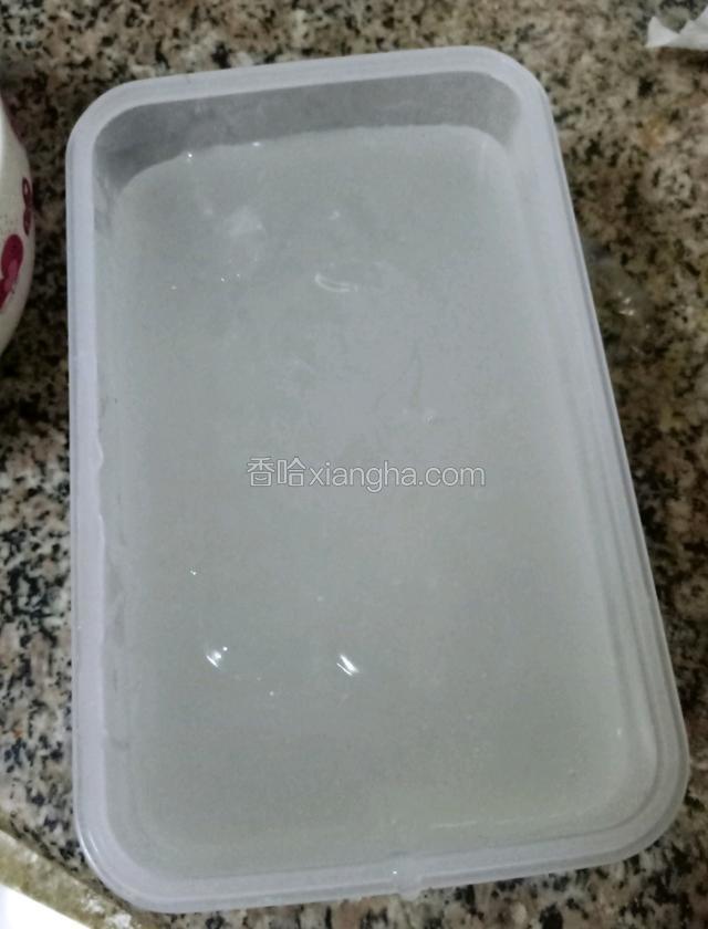 倒入盒子或者碗中