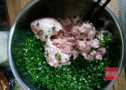 猪肉韭菜馅饺子的做法图解1