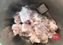 广式早茶必点的一盅，蒸蒜香排骨的做法图解2