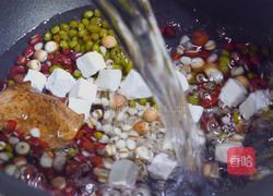 电饭煲猪骨养生汤的做法图解2