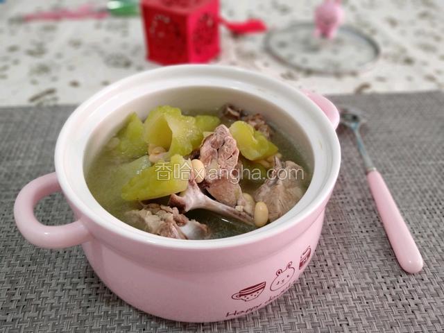 一道清火的龙骨苦瓜黄豆汤就做好了