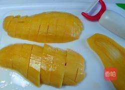 虾仁芒果沙拉的做法图解2