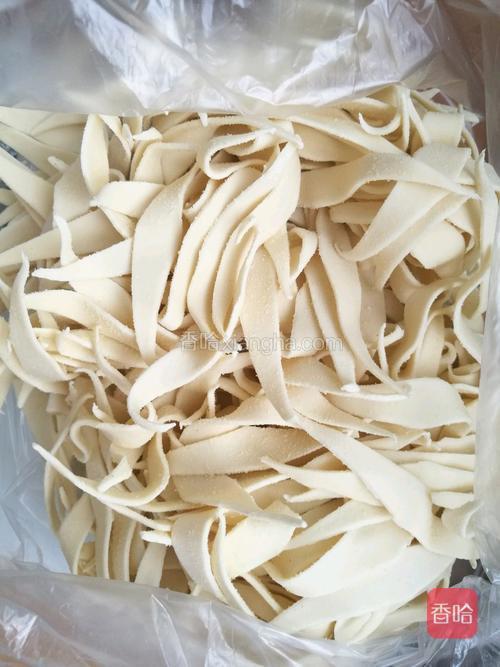 市场买的碎面,两个大人吃我买了8两.