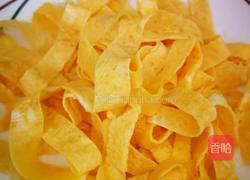 木耳胡萝卜熏肉焖面的做法图解1