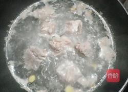 淡菜排骨山药汤的做法图解2