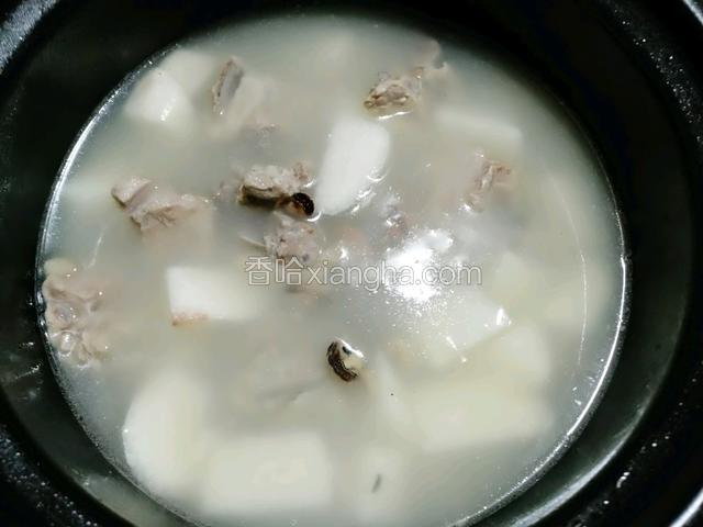 把山药放进去继续炖十分钟