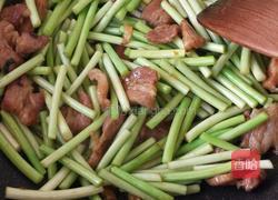 排骨肉炒蒜薹的做法图解10