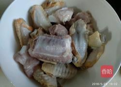 土豆胡萝卜炖鸡肉排骨的做法图解2
