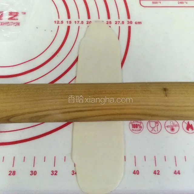 再次擀成长条状。