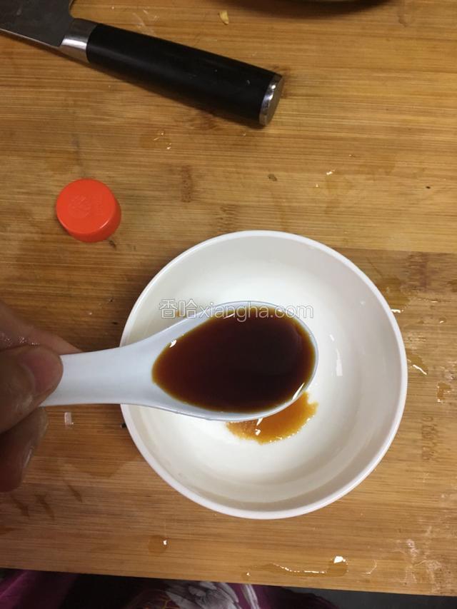 煮面的时候调汤料，两勺味极鲜