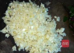 紫苏咸蛋黄虾的做法图解2