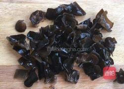 黑木耳肉丁蚕豆酥的做法图解4