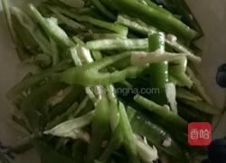 辣椒炒猪耳豆角的做法图解3
