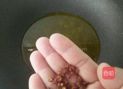 炝拌芹菜花生米的做法图解10