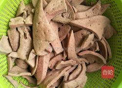 猪肝丝瓜汤的做法图解1