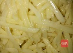 土豆丝煮面的做法图解1