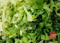 Illustration of how to make shredded pork in Beijing sauce 2