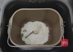 奥尔良鸡肉披萨的做法图解1