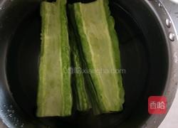 苦瓜炒蛋的做法图解1