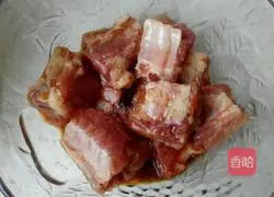 Illustration of how to make sweet and sour pineapple pork ribs 2