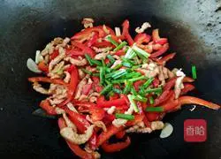 Illustration of how to make shredded bell pepper pork 14