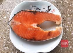 香煎三文鱼的做法图解1