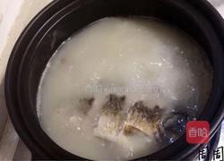 如何熬出好喝的鲫鱼汤的做法图解6