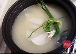 如何熬出好喝的鲫鱼汤的做法图解8