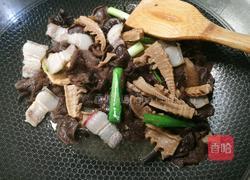 牛肝菌炒土猪肉的做法图解7