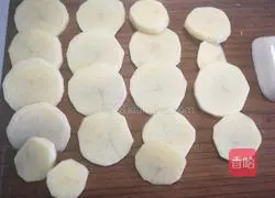 Illustration of how to make Indonesian potato pancakes 2