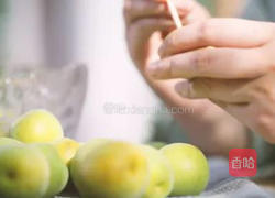 青梅酒||人随时光各自远，蓦然回首，却把青梅酿美酒的做法图解2