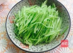 凉拌莴笋丝的做法图解2