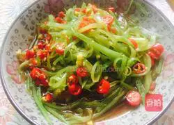 Illustration of how to make cold shredded lettuce 5