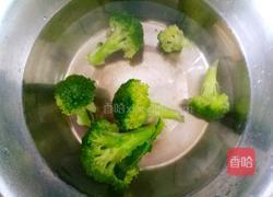 西蓝花炒黑米饭的做法图解2