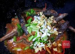 酸辣小河鱼仔的做法图解5