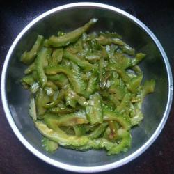 酱油炒苦瓜（减轻苦味）的做法[图]
