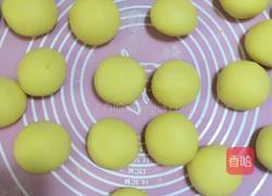 椰丝南瓜饼的做法图解2