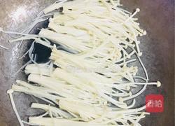 金针菇豆腐汤的做法图解3
