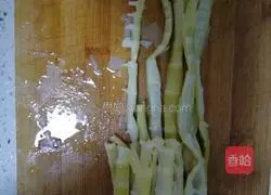 Illustration of how to make tender bamboo shoots and diced pork belly 2