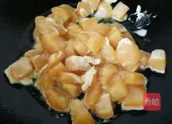 Illustration of how to make fried chicken with garlic sprouts 7