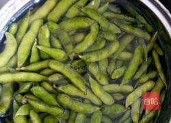 煮毛豆的做法图解1
