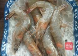 金丝缠腰大虾的做法图解1