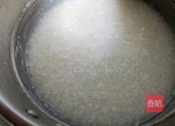 香菇鸡肉粥的做法图解3