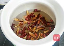 暖宫红枣生姜红糖花生汤的做法图解3