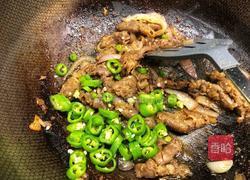 尖椒洋葱孜然炒羊肉的做法图解5