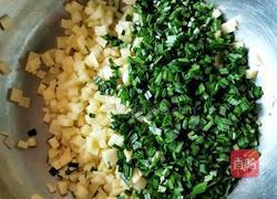 土豆鸡蛋韭菜素馅包子的做法图解3