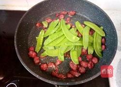荷兰豆炒腊肠的做法图解4