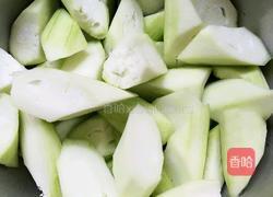 丝瓜油面筋的做法图解1