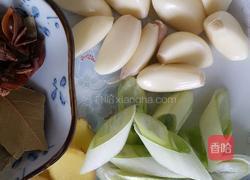 香菇花生炖猪蹄的做法图解2