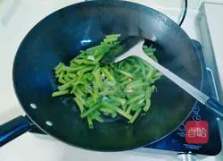 Illustration of how to make stir-fried pumpkin vines 4
